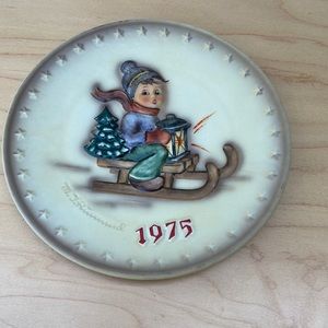HUMMEL Vintage 1975 Collectible Plate no box